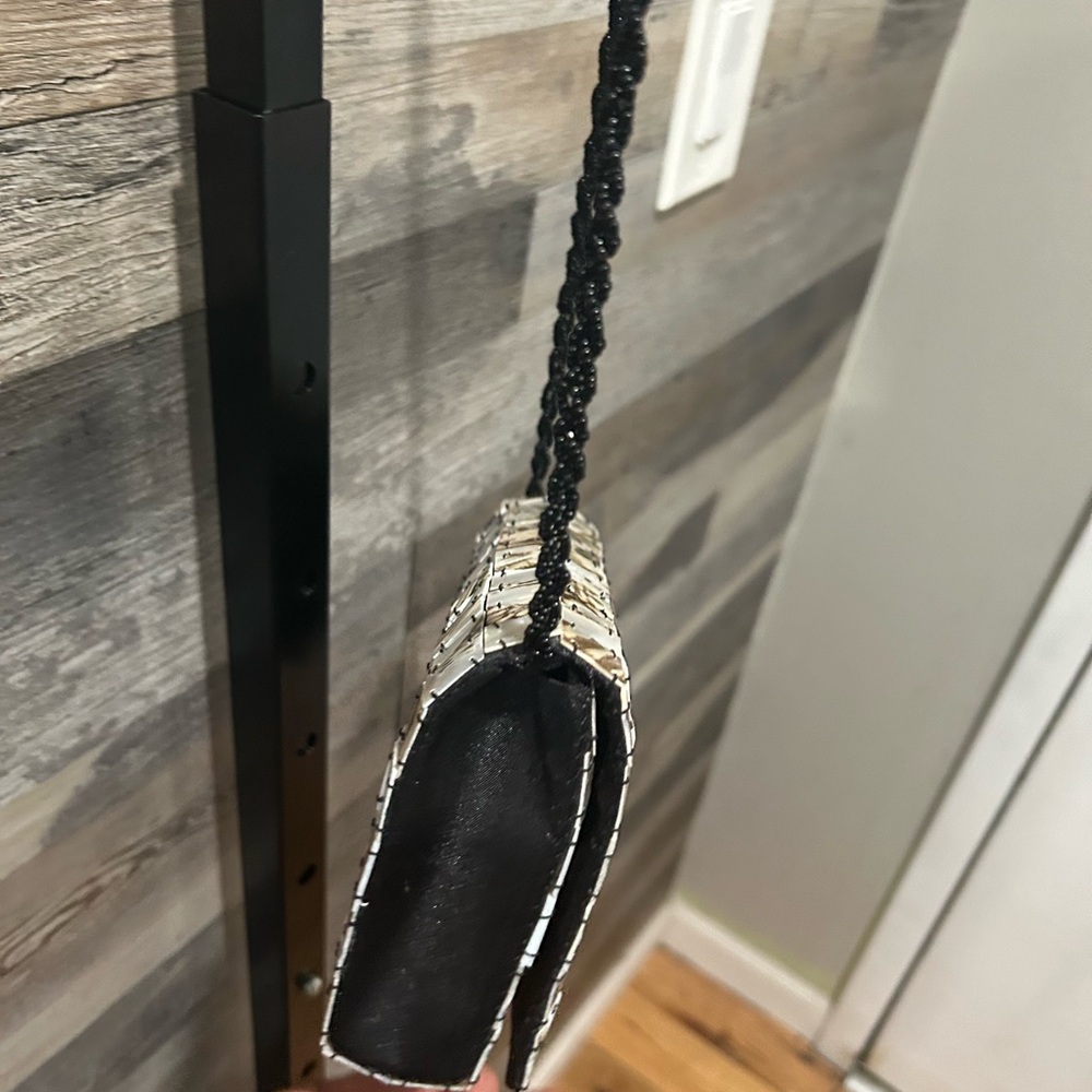 TICO Collection Shell handbag with beaded strap - Picture 5 of 6